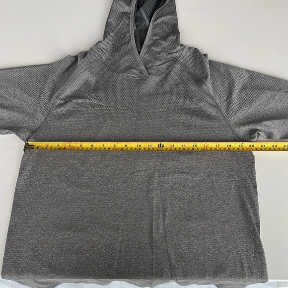 Lululemon | Men’s Grey Long sleeve with hood - Picture 5 of 6